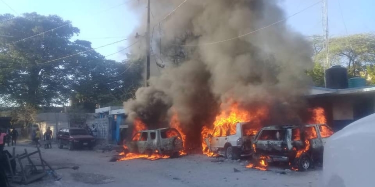 Trois Véhicules incendiés à Montrouis