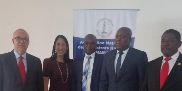 Les États-Unis-Unis invitent tous les secteurs à combattre la corruption