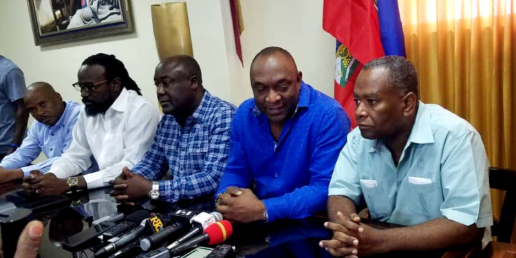 Les sénateurs de l’opposition annoncent un plan pour l’après Jovenel Moïse