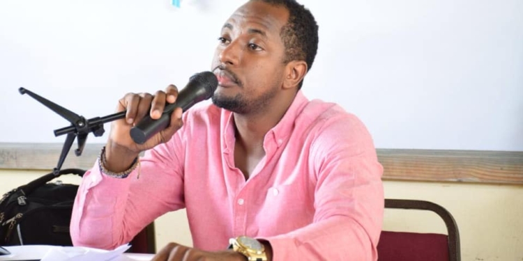 L’Économiste Etzer Émile contre la cessation de subvention du carburant