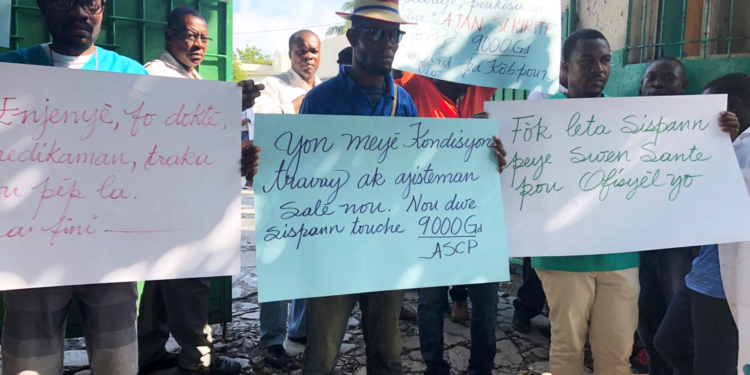 Le secteur sanitaire marche pour de meilleures conditions de vie et contre Jovenel Moïse