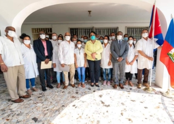 348 médecins et infirmiers Cubains viennent à la rescousse d’Haïti frappée par le Covid-19