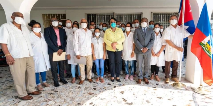 348 médecins et infirmiers Cubains viennent à la rescousse d’Haïti frappée par le Covid-19