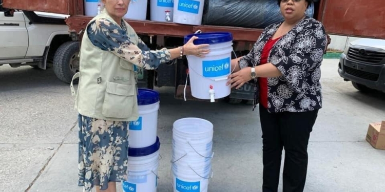 Coronavirus (Covid19): Quand Marie Greta Roy du MSPP se ridiculise en recevant des sceaux de l’UNICEF