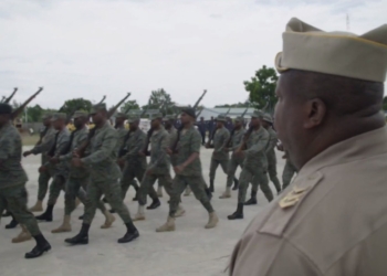 Les Forces Armées d’Haïti, encore bébé, pleurent la mort de leur père