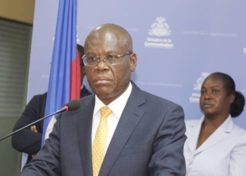 Le Premier Ministre Joseph Jouthe demande plus d’actions des structures engagées dans la lutte anti-Covid-19