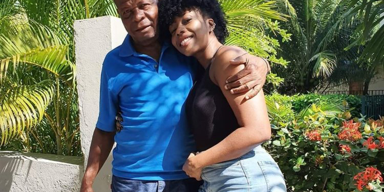 Covid-19: La chanteuse Darline Desca pleure le départ de son père