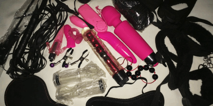 Vibromasseurs, godemichés, dés coquins: le marché des sextoys en plein essor en Haïti