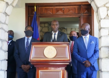 Haïti – Identification: Jovenel Moïse remet 150 génératrices et des véhicules à l’ONI