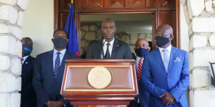 Haïti – Identification: Jovenel Moïse remet 150 génératrices et des véhicules à l’ONI