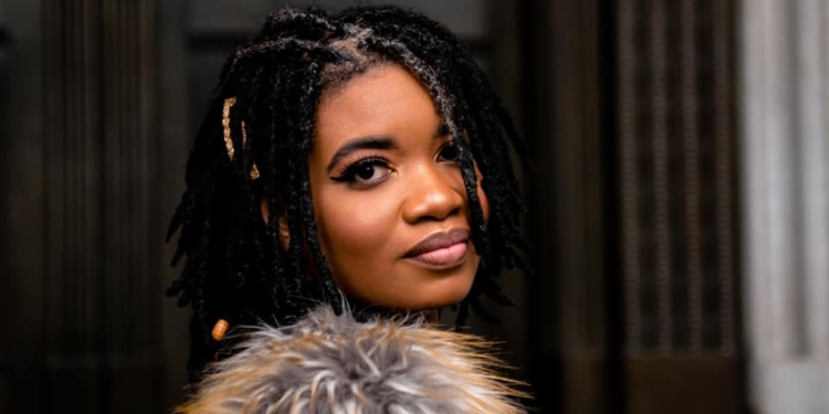 De retour sur scène, Az chante l’amour