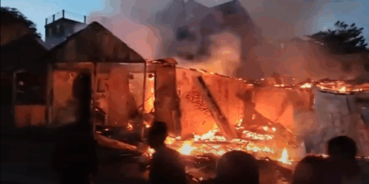 Un des stands du carnaval de Jacmel parti en fumée