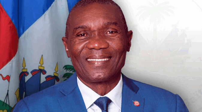 Le sénateur Joseph Lambert lance le grand dialogue national