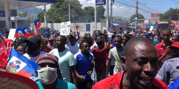 Protestation: Des milliers d’haïtiens dans les rues de Port-au-Prince et des villes de Province