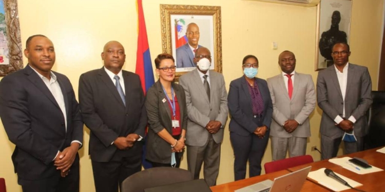 Le bicolore haïtien inversé : le Ministère du tourisme s’excuse