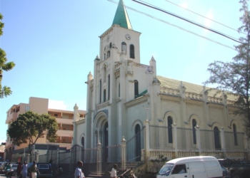 Messe contre l’insécurité : La police bombarde l’Église Saint Pierre de gaz lacrymogène
