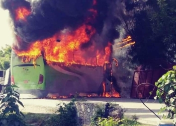 Arcahaïe: Deux autobus incendiés suite à la mort de deux militants politique