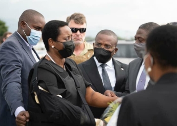 Après dix jours d’hospitalisation, Martine Moïse de retour au pays