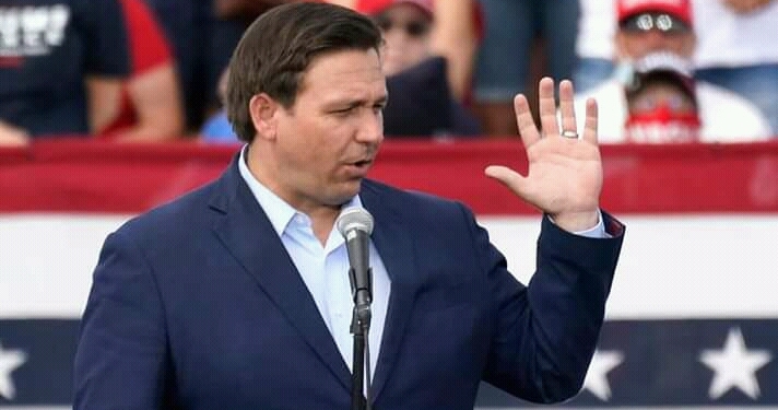 Le gouverneur de la Floride Ron DeSantis poursuit en justice les Etats-Unis pour sa politique d’immigration