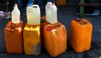 Rareté de carburant : le Commissaire du gouvernement dans une guerre contre les “gallons jaunes”