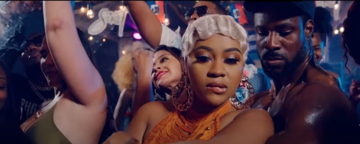 Florence El Luche enflamme la toile avec sa nouvelle chanson “Slow Down”