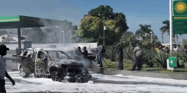 Incendie d’une pompe à essence: deux voitures, et 3 motocyclettes brulées
