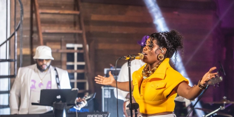 Rutshelle Guillaume crowned « best artist of the year 2021»