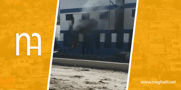 Les murs du sous-commissariat de Martissant partiellement incendié par des bandits