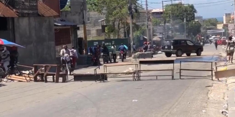 Kidnapping : des élèves du collège Jacques Roumain protestent contre l’enlèvement de leur directeur