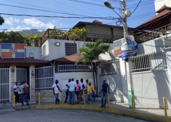 Les consulats dominicains en Haïti vendent les visas à des prix exorbitants, révèle Listin Diario