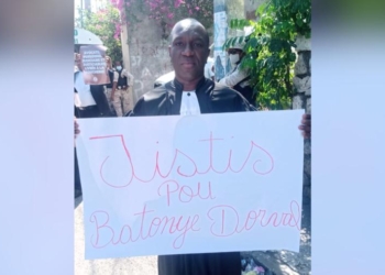 Relocalisation du Palais de justice: des avocats tiennent un sit-in devant la résidence du PM Ariel