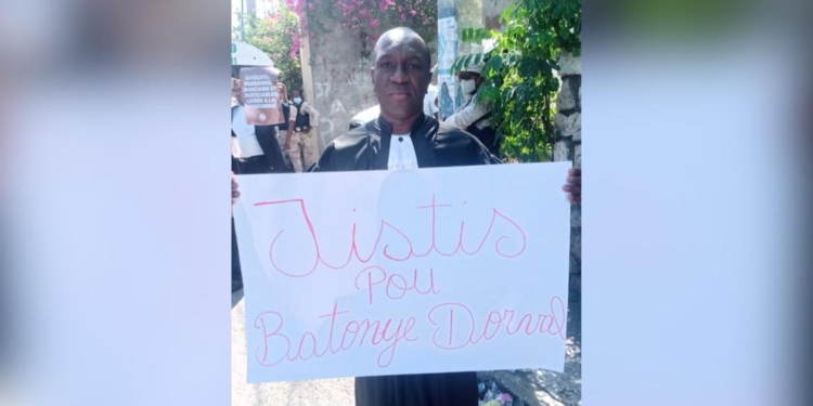 Relocalisation du Palais de justice: des avocats tiennent un sit-in devant la résidence du PM Ariel