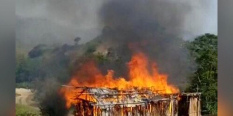 Un haïtien tué et 8 maisons brûlées : des soldats dominicains en uniforme soupçonnés