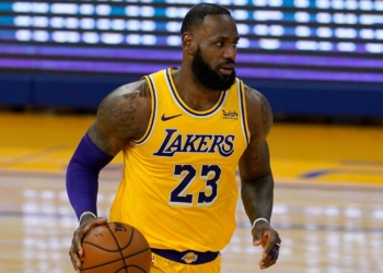 Lebron James premier Basketteur en activité à devenr milliardaire
