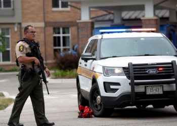 6 morts, 24 blessés dans une fusillade lors d’un défilé des fêtes nationales aux États-Unis