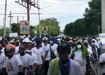 Manifestasyon nan Pòtoprens pou reklame liberasyon chèf gang “Baz Pilat” Ezéchiel Alexandre