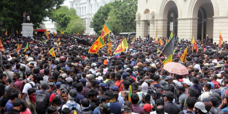 Le palais du Sri Lanka pris d’assaut par des manifestants après la fuite du président