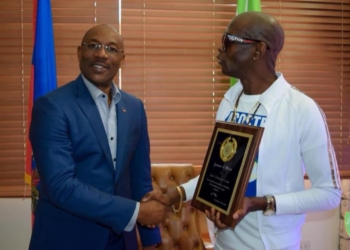 Le chanteur Dieudonné Larose honoré par la Mairie de Delmas