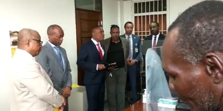 Julcène Édouard installé comme directeur de l’administration Générale des Douanes