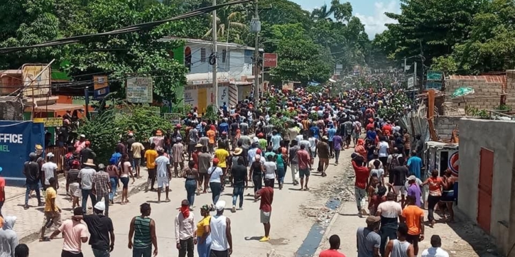 Anviwon 9 moun pran bal nan jounen manifestasyon 7 septanm lan