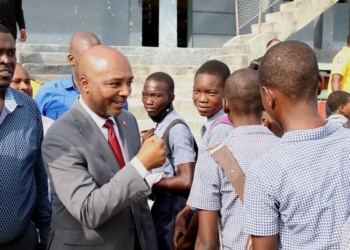 Editoryal: lekòl paka tann Nesmy Manigat, kèskonfe?