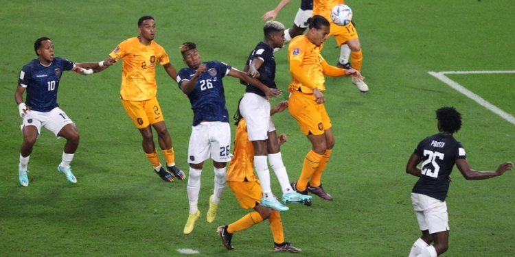 Qatar 2022: match nul entre les Pays-Bas et l’Équateur, le Qatar éliminé