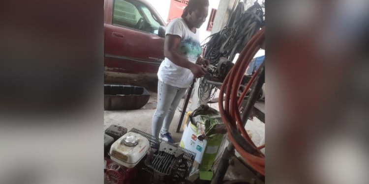 Carina JEAN pulvérise les stéréotypes avec 20 ans de carrière dans la mécanique