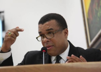 Steven Benoit remèt demisyon l kòm premye minis eli Akò Montana a