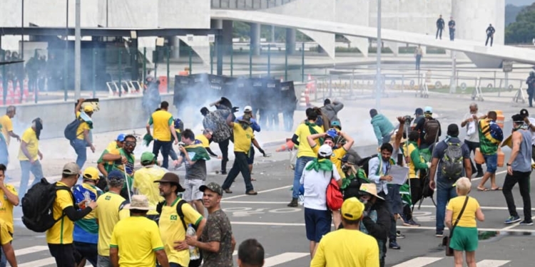 Brésil : des partisans de Bolsonaro ont envahi le congrès, Lula annonce des mesures