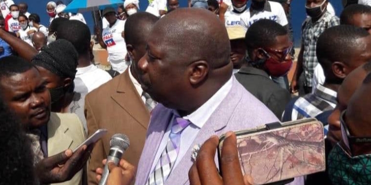 Lajistis vle tande pastè Amel aprè demonstasyon seksyèl li te fè nan legliz li a