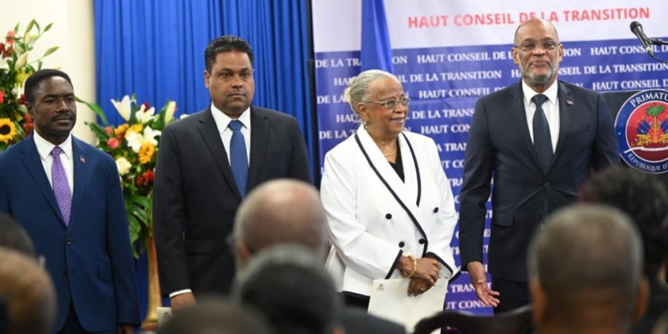 Pouvwa anplas la enstale Wo Konsèy Tranzisyon (HTC) ki gen ladan l 3 manm