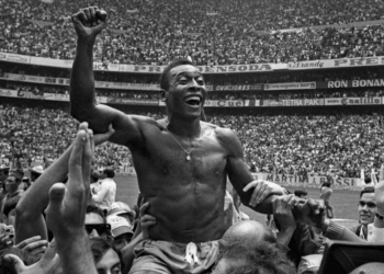 FIFA the Best: le roi Pelé reçoit un trophée posthume