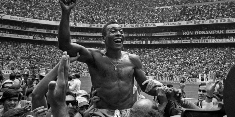 FIFA the Best: le roi Pelé reçoit un trophée posthume