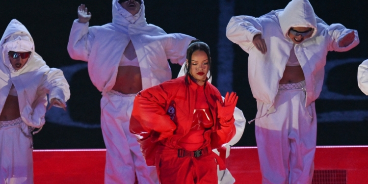 Plus de 100 plaintes déposées contre la performance de Rihanna au Super Bowl